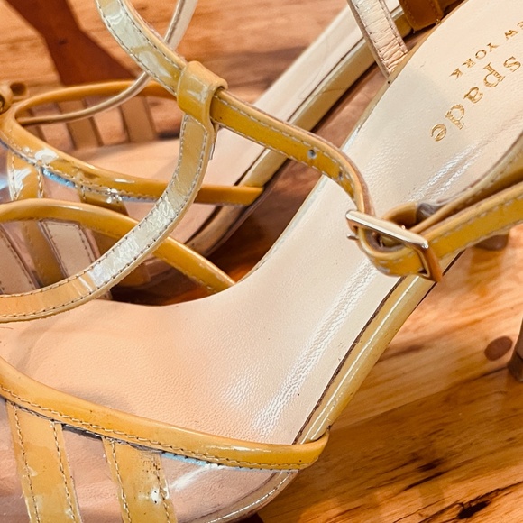 KATE SPADE NY ITALY 7.5B VERO CUOIO Yellow Patent Strappy Heels PUMPS - Picture 10 of 11